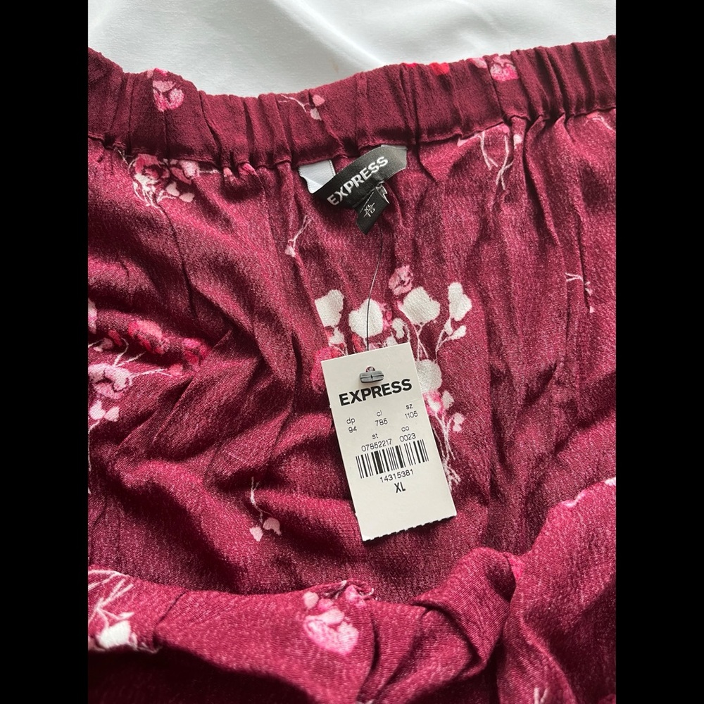 ✨ HP ✨ Floral Off-Shoulder ✨ Romper (Read Description) ✨ - Picture 5 of 6